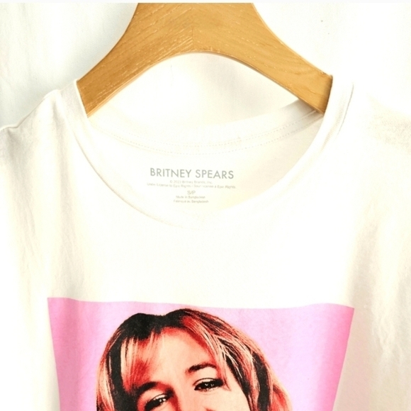 Britney Spears Graphic T-Shirt - Picture 5 of 8